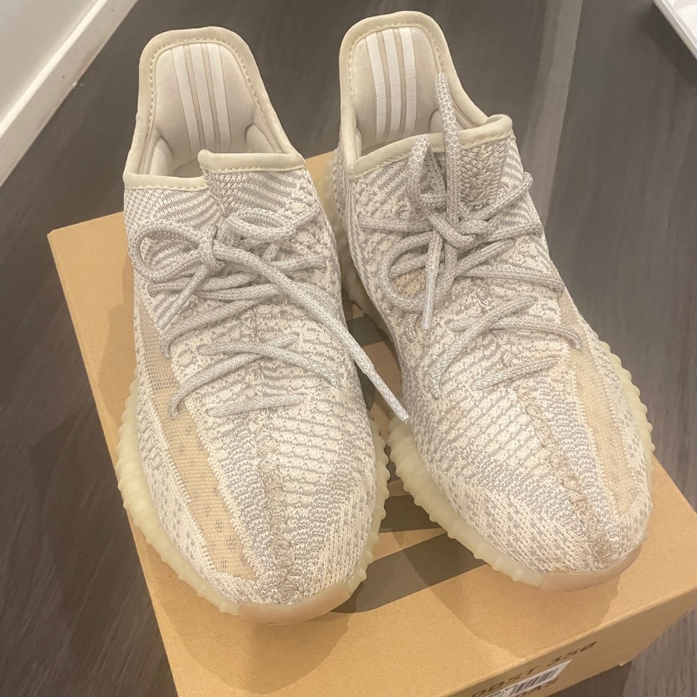 YEEZY BOOST 350 V2 (Size Men 6.5/Women 7.5)
